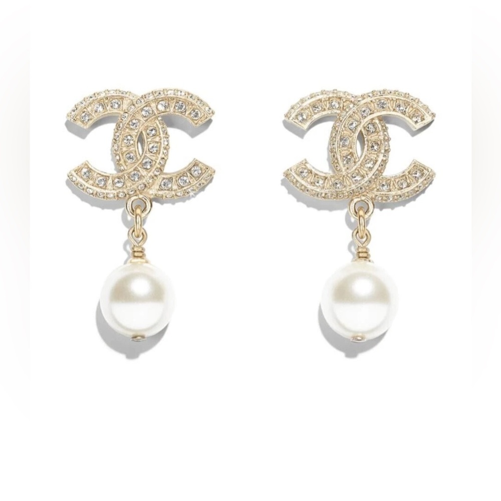 ✨ CHANEL Gold CC Logo Pearl & Crystal Statement Earrings✨